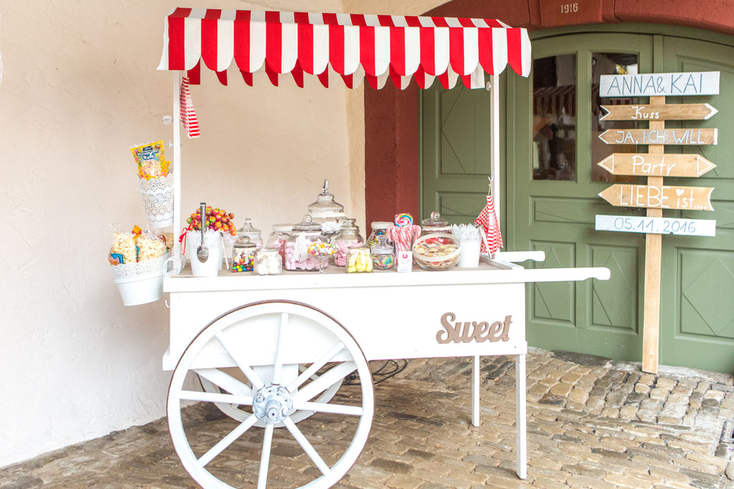 Mietmöbel, Würzburg, Tisch, Stühle, Verleihservice, mieten, leihen, ausleihen, Hochzeit, freie Trauung, Aschaffenburg, Schweinfurt, Nürnberg, Rothenburg, Fulda, Event, Unterfranken, Franken, Bayern, Gläser mieten, Hochzeitsdeko,Süssigkeitenwagen, Candybar
