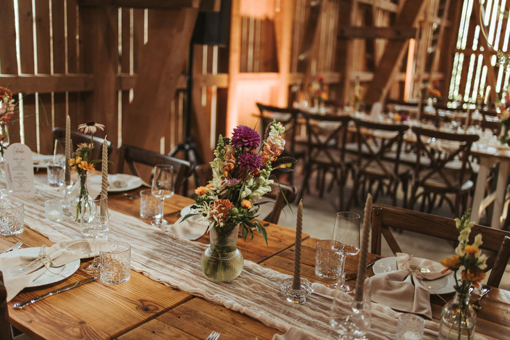 Mietmöbel, Würzburg, Tisch, Stühle, Verleihservice, mieten, leihen, ausleihen, Hochzeit, freie Trauung, Aschaffenburg, Schweinfurt, Nürnberg, Rothenburg, Fulda, Event, Unterfranken, Franken, Bayern, Scheunenhochzeit, Scheunentisch, Zelthochzeit