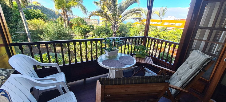 Blick in dem Garten vom Balkon aus