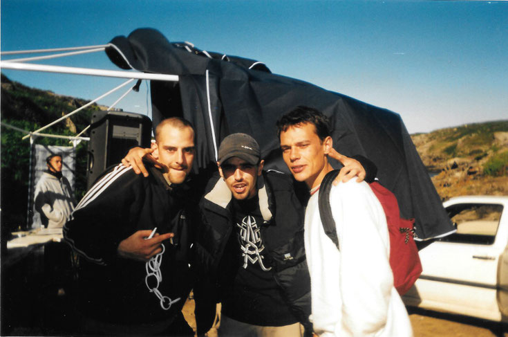 Free Party en 2011 sur Ile de Groix par la PSY.K.D.LIK Tribe et Karim. Sur la photo Tony KD (JC Troudet) et Sam 