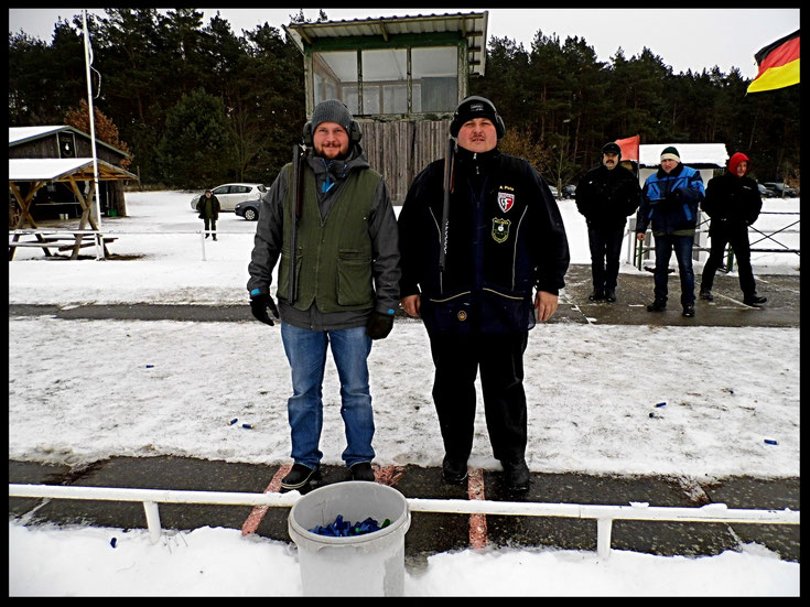 Bereit zum Stechen links Pierre Podein und rechts Andreas Pietz beim Neujahrsschießen 2017.