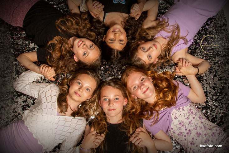 Kinderfeest fotoshoot met vriendinnen in Oosterhout – glamour party met professionele fotografie