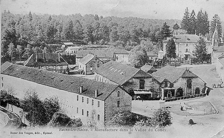 Vue générale de la Manufacture de Bains-les-Bains, carte postale, vers 1900. (c) Municipalité de LVLB