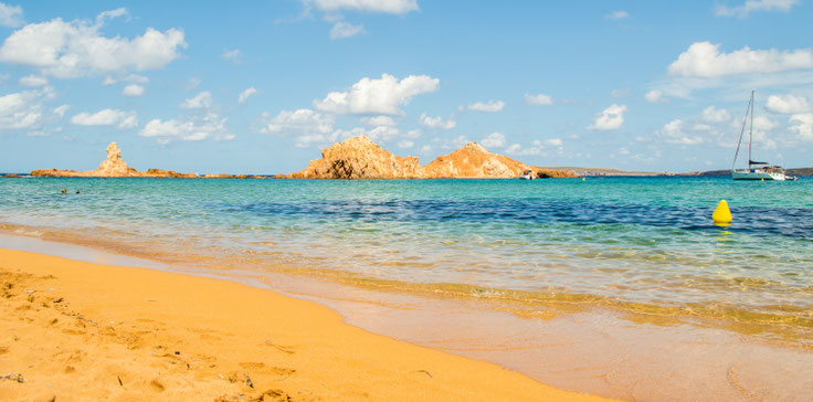 Toller Strand und kristallklares Wasser auf Menorca