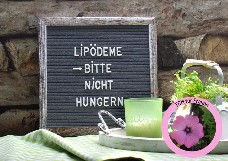 Mittelpunkt: Frau mit verbundenem Mund (Zentimetermaß) und großen, entsetzen Augen. Artikelfoto: Lipödeme. Wie du dich ohne Hungern unterstützen kannst.