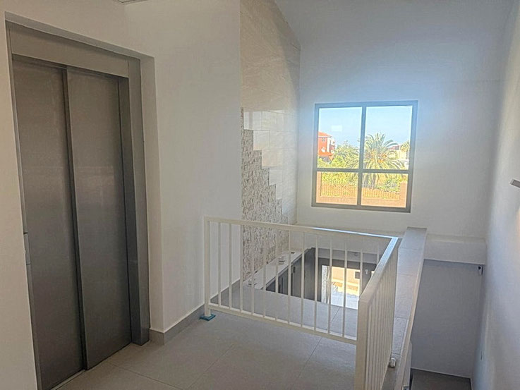 Aufzug zur Wohnung in der oberen Etage / Penthaus