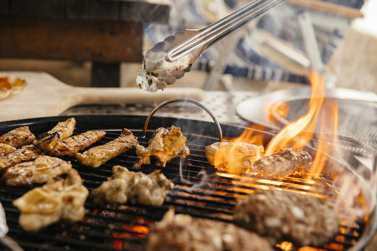 BBQグリルでBBQを焼く