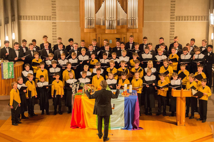 Wiesbadener Knabenchor und Göttinger Knabenchorbei einem gemeinsamen Konzert im Jahr 2016 in Wiesbaden