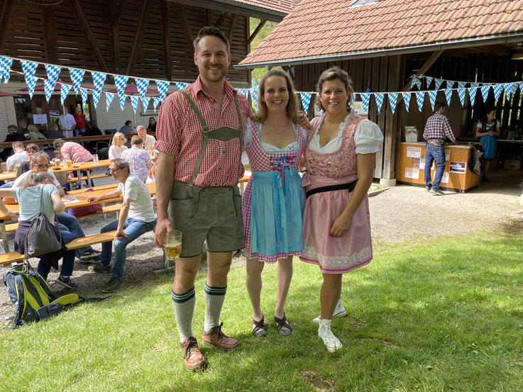 Das OK TV-Biergarten (v.l.n.r. Michael Flückiger, Nathalie Flückiger, Michaela Stalder