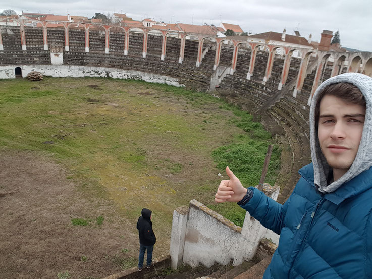 Eine verlassene Stierkampfarena in Portugal - Trainingslager mit Järla.