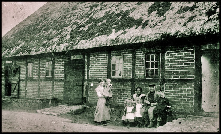 Pedro Meier Stammhaus auf der Insel Rügen im Ort Güstin bei Bergen 1917, Geburtshaus von Pedro Meiers Grossmutter Karoline Auguste Johanna Kasten (1875-1951), Schäferstochter, Mecklenburg-Vorpommern, Preussen, Pedro Meier Stammbaum, Familiengeschichte