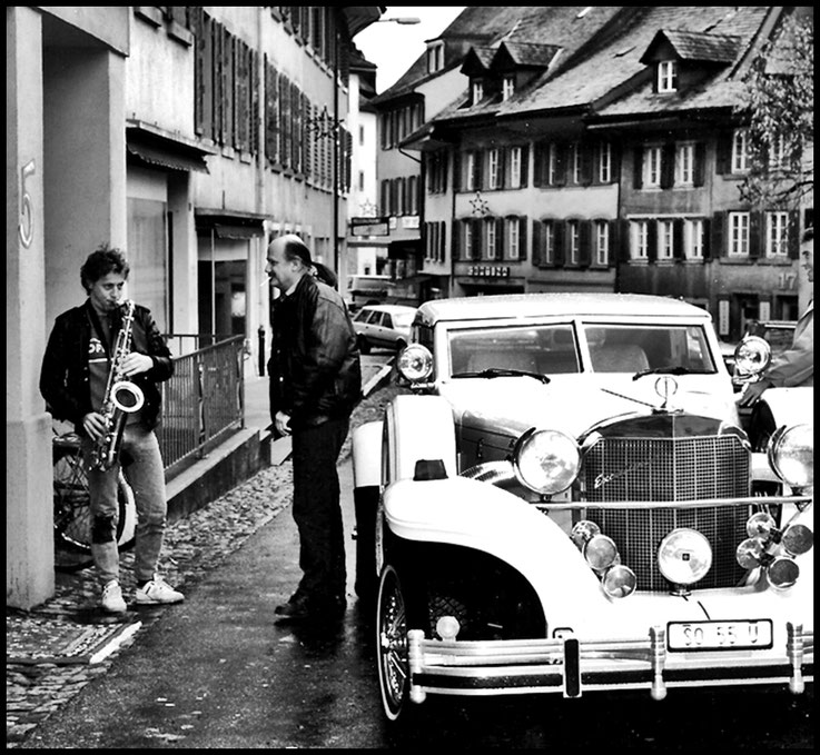 Pedro Meier mit Excalibur Phaeton Series IV, Pedro Meier True Crime Recherche, Tatort, Criminal Profiling, Fiktion und Realität, Interview Gasthof Bären, Aarburg 20.12.1991, Schauplatz, Drehort, Szenenbilder, Erinnerung und Collagetechnik, Vor dem Motiv