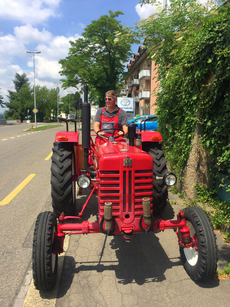 Drago Paunovic auf Traktor