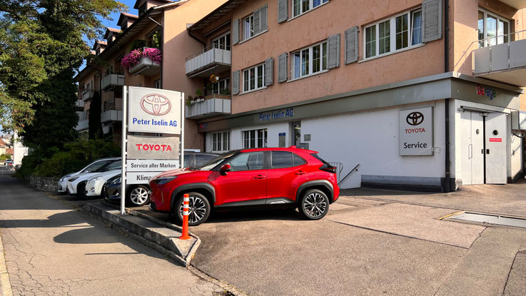 Garagenvorplatz Garage Iselin Zollikon mit dem Weihnachtsmann 