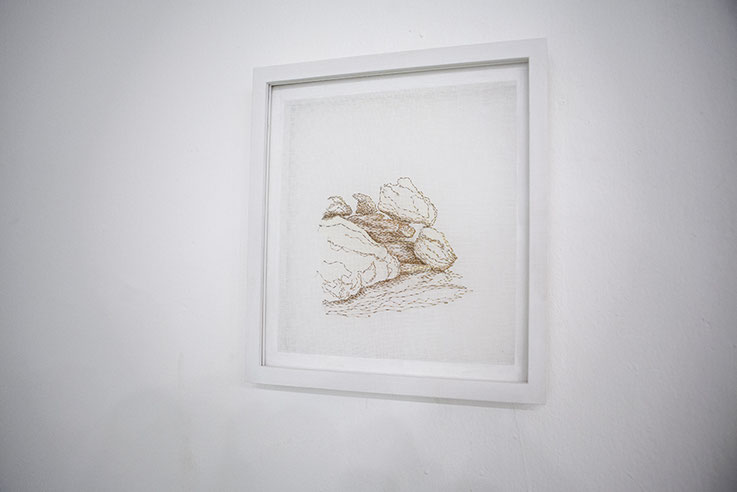 Ulli Böhmelmann, Sahara rocks, textile embroidery framed, 28 cm x 28 cm, 2024