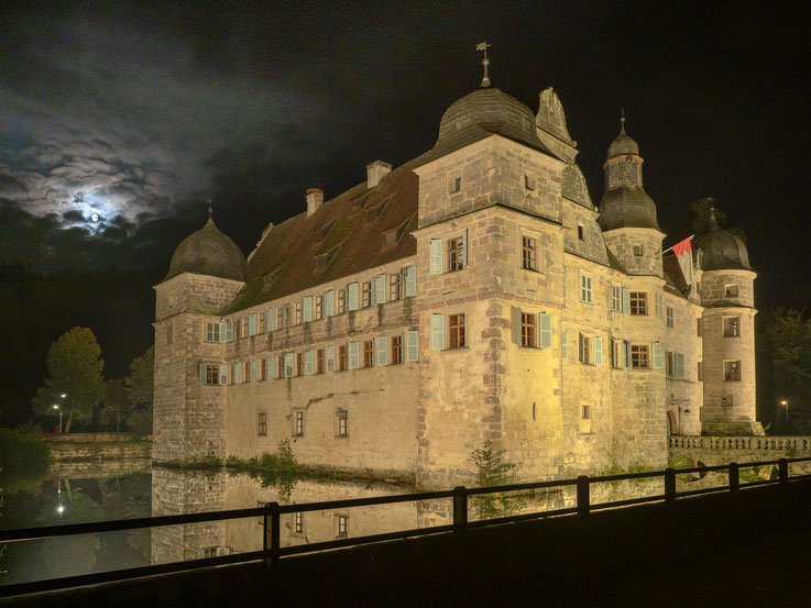 Wasserschloss, Mitwitz, Mond; Wolkenlücke, Mondschein