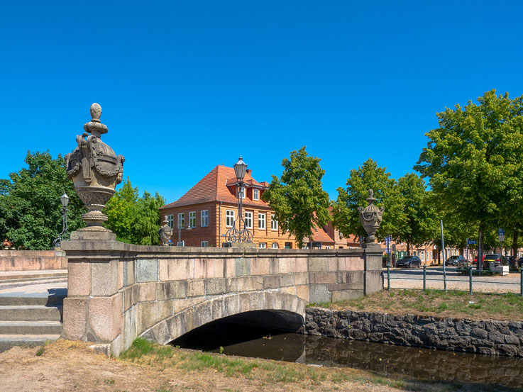 Die Brücke die den Schlossplatz mit dem Stadtkern von Ludwigslust verbindet.