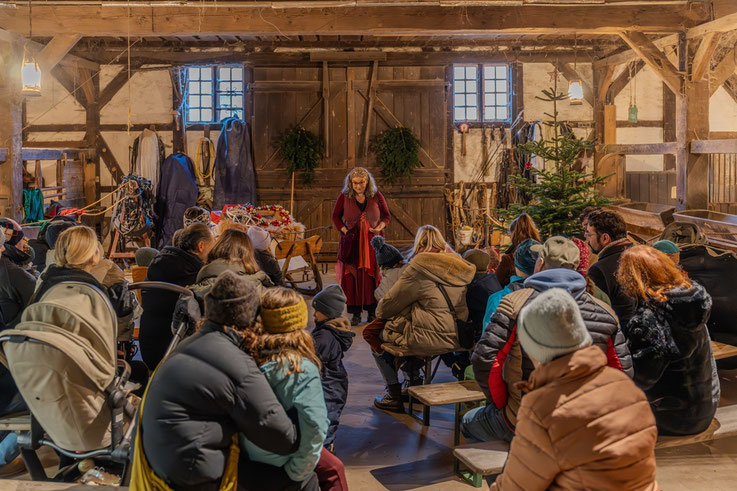 Museumsdorf Vlksdorf, Advent im Dorf, Märchenerzählerin