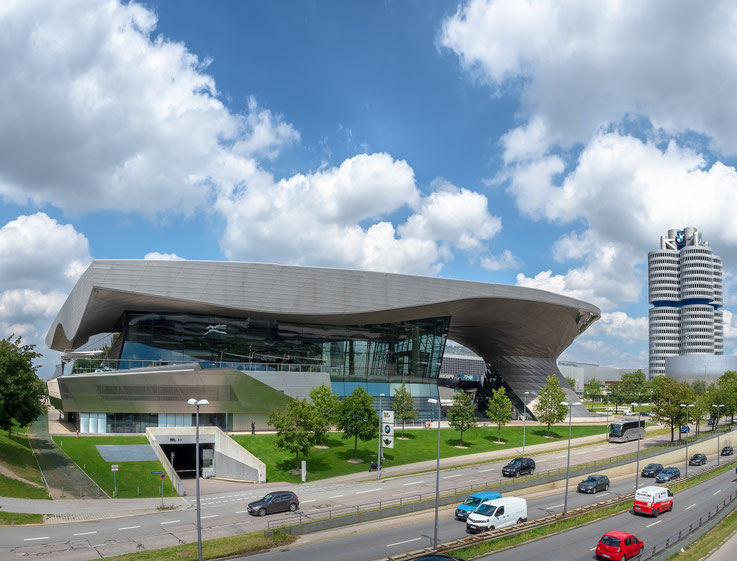 Die BMW - World von außen