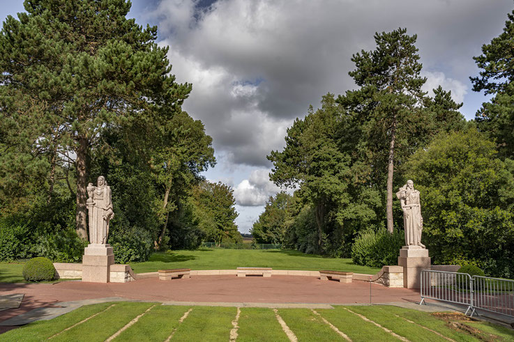 American War Cemetery Normandy, Statues, France, United States