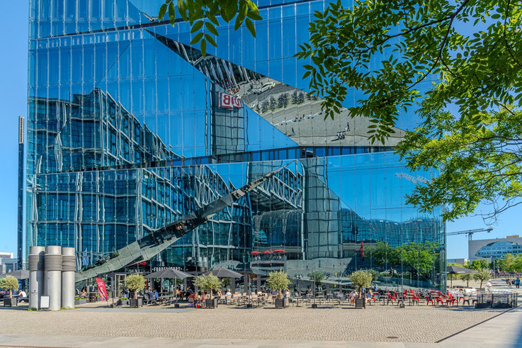 The Cube Berlin; Berlin Hauptbahnhof, Reflexion, Spiegelung