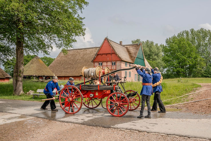 Volksdorf firefighters, horsecart