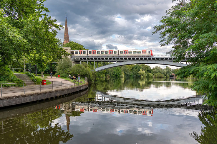 Kuhmühlenteichbrücke, Hochbahn, U-Bahn, Hamburg, Kuhmühlenteich