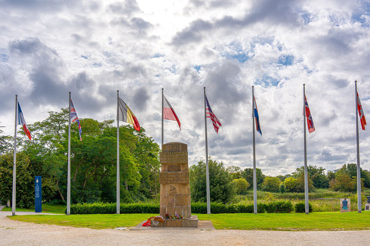 Das Monument für die Operation Tonga, die Einnahme der Pegasusbrücke.