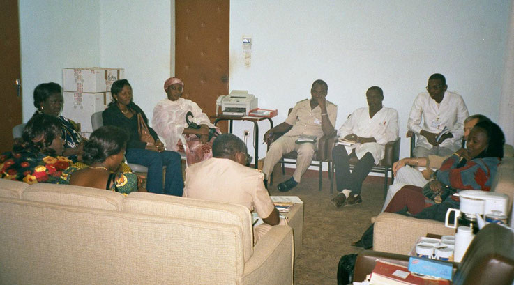 Meeting with a team of experts in a hospital in Niamey who treat “fistuleuses” (Photo: A. Rüegg)