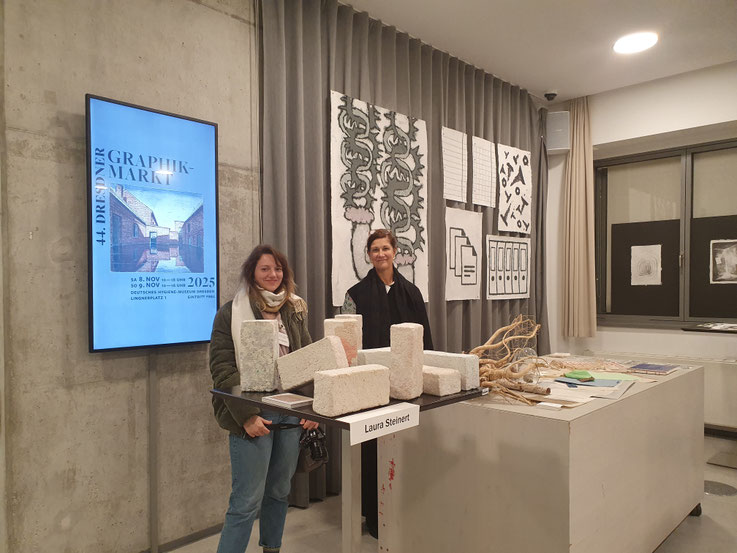 Die Präsentation der Buch- und Papierwerkstatt der HfBK Dresden vermittelte sehr anschaulich, wie und woraus Papier hergestellt werden und was daraus entstehen kann.