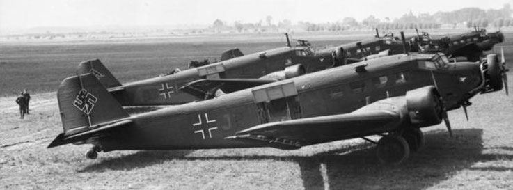 TRANSPORTFLUGZEUGE JUNKERS JU 52. BUNDESARCHIV BILD 101l-317-0053-18