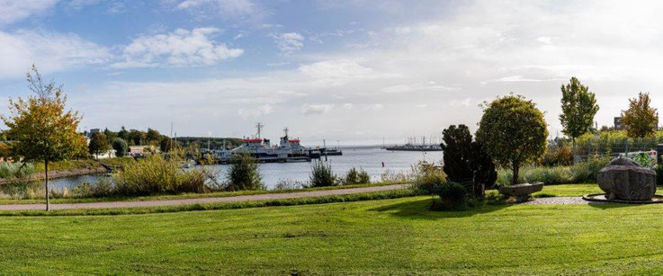 Das könnte Ihr neuer Arbeitsplatz sein - mit frischem Wind und Blick auf den Hafen.