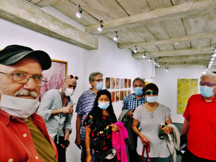 Pedro Meier Besucher Ausstellung PARALLELWELTEN – Wasteland Factory oder Der Garten der Lüste Galerie Löiegruebe Solothurn. Pedro Meier Multimedia Artist neuer Gedichtband: Das Gewicht des Schattens im Sonnenschein, Verlag Königshausen & Neumann Würzburg