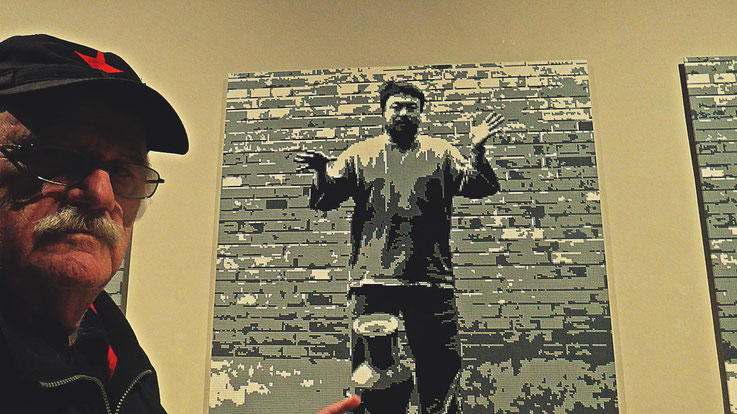 Pedro Meier – Ai Weiwei: Dropping a Han Dynasty Urn (Lego bricks) – »D'ailleurs c'est toujours les autres«, Musée cantonal des Beaux-Arts –  (Uli Sigg – Bernard Fibicher). »Selfie-Art-Project« Pedro Meier Multimedia Art 2017, Gerhard Meier Weg Niederbipp