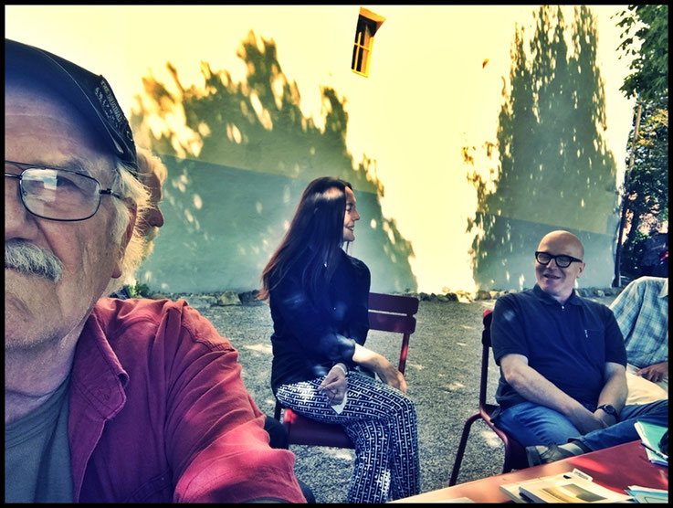 Pedro Meier Lyriker – Eva-Maria Berg, Lyrikerin – Markus Kirchhofer Schriftsteller – Schloss Heidegg Seetaler Poesiesommer Literaturfestivals, Autoren-Lesungen im Schlosspark 10.8.2021 – Pedro Meier Gedichtbuch: »Das Gewicht des Schattens im Sonnenschein«