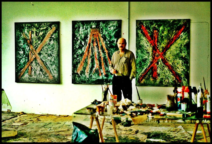 Pedro Meier mit Werkzyklus »Aschenbilder«, Materialbilder auf Jute mit Asche aus dem Atelier-Kanonenofen (Öl, Acryl, Knochenleim, Sand, organische Pigmente), später ausgestellt Pedro Meier Solo-Ausstellung im Kunstmuseum Olten 1994 – Kurator Peter Killer