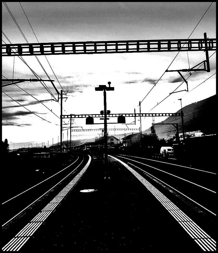 Pedro Meier, Unterwegs am Jurasüdfuss 2025, On The Road Again, Bahnsteig, Geleise, Schienennetz, Alltag Interaktion, Mythen des Alltags, Enzyklopädie der Einsamkeit, Pedro Meier: Der Bahnsteig als Metapher zum nomadischen Gesamtkunstwerk – Autofiktional