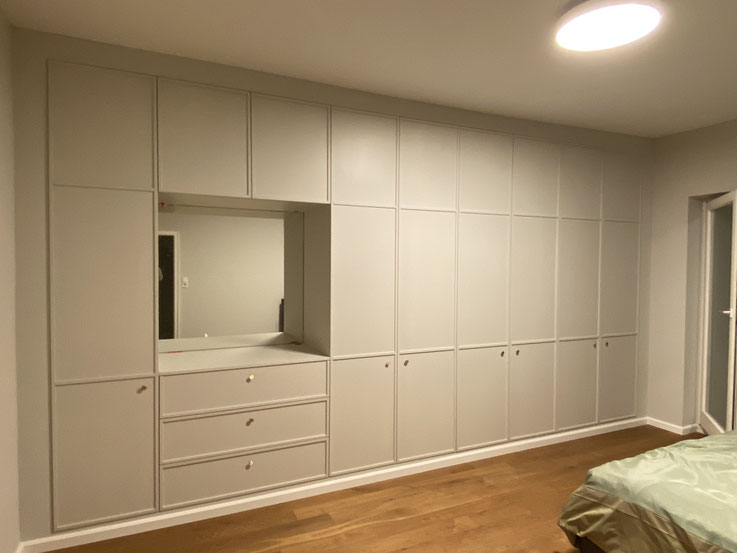 Einbauschrank mit Kasettentüren