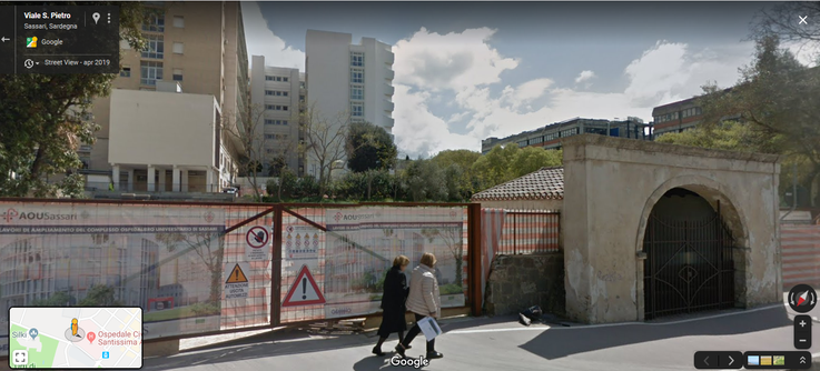 Ecco l'area dove sorgerà il nuovo ospedale.Dall'immagine del cartellone è possibile scorgere che avrà una forma modello colosseo con vetrate esterne.