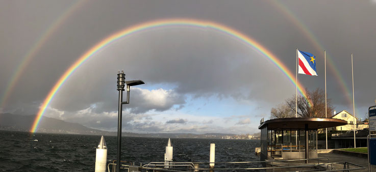 Regenbogen über dem Zürichsee