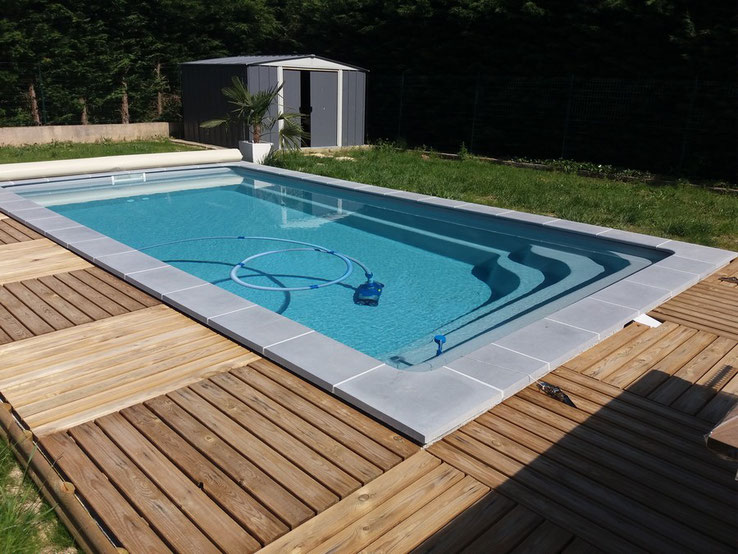 Piscine coque polyester modèle ANAA  a Castelmayran (82210) 