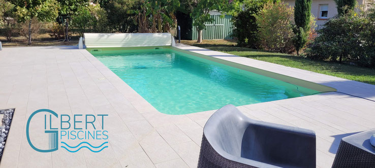 GILBERT-PISCINES-Installation-piscine-enterrée-coque-polyester-volet-roulant-hors-sol-REYNIES-82370- 82