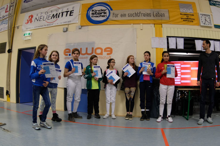 Siegerehrung dritte von links - Vivien Klassen