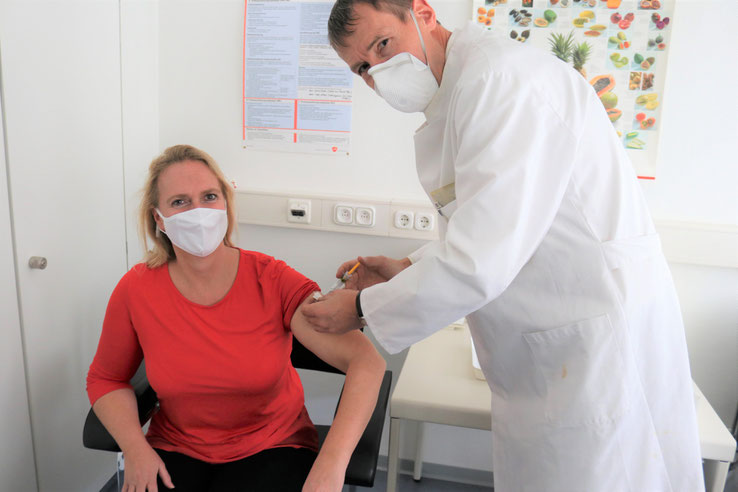Stephanie Becker-Bösch und Amtsarzt Dr. Reinhold Merbs Foto: Wetteraukreis