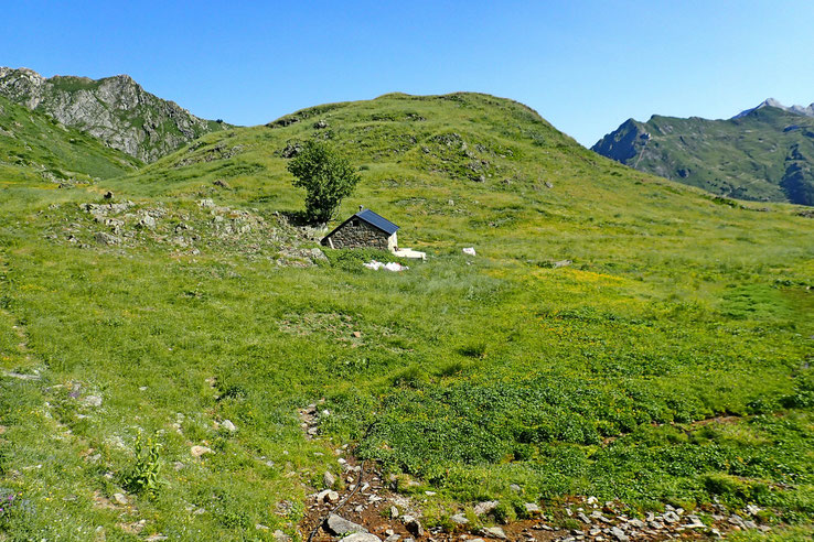 Mais l'objectif de la randonnée est la zone située entre la crête de Chérue et la cabane. Zone assez sauvage, peu fréquentée, sans vraiment de sentier bien marqué.