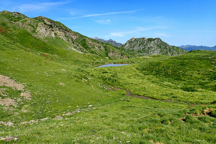 Je m'éloigne de ce premier lac pour monter encore un peu.