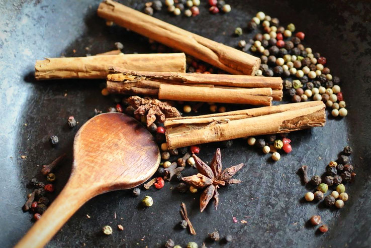 Gewürze rösten für Chai-Sirup (auch für Thermomix)