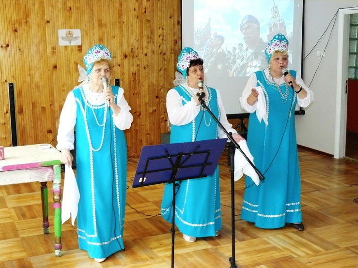 Наши друзья ансамбль "Ивушки" дали концерт, посвященный годовщине Десантных войск.