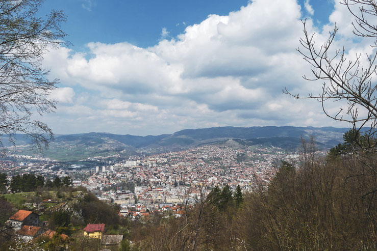 bigousteppes sarajevo bosnie herzégovine vue montagne ville capitale