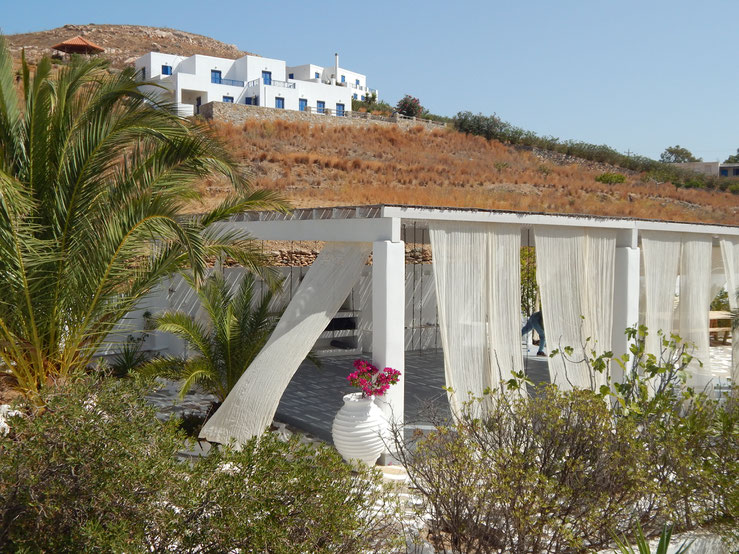yoga aérien avec Jyoti Yogi à l'hôtel Alkon Syros Grèce